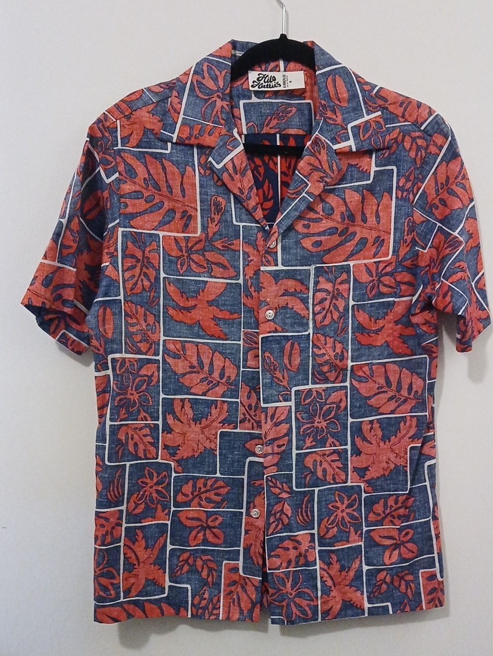 Hilo Hattie's Blue and Red Hawaiin Tropical Print Button Down Shirt Mens Medium